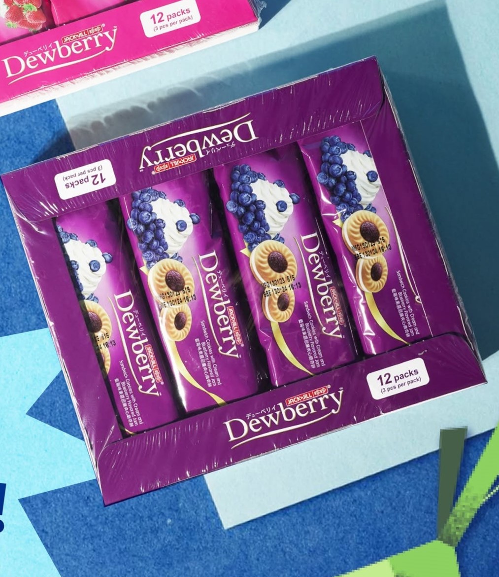 Dewberry Sandwich Cookies Roll Blueberry 12pcs pack Weight: 432gm Origin: Thailand Dewberry Sandwich Cookies Roll Blueberry - Image 1