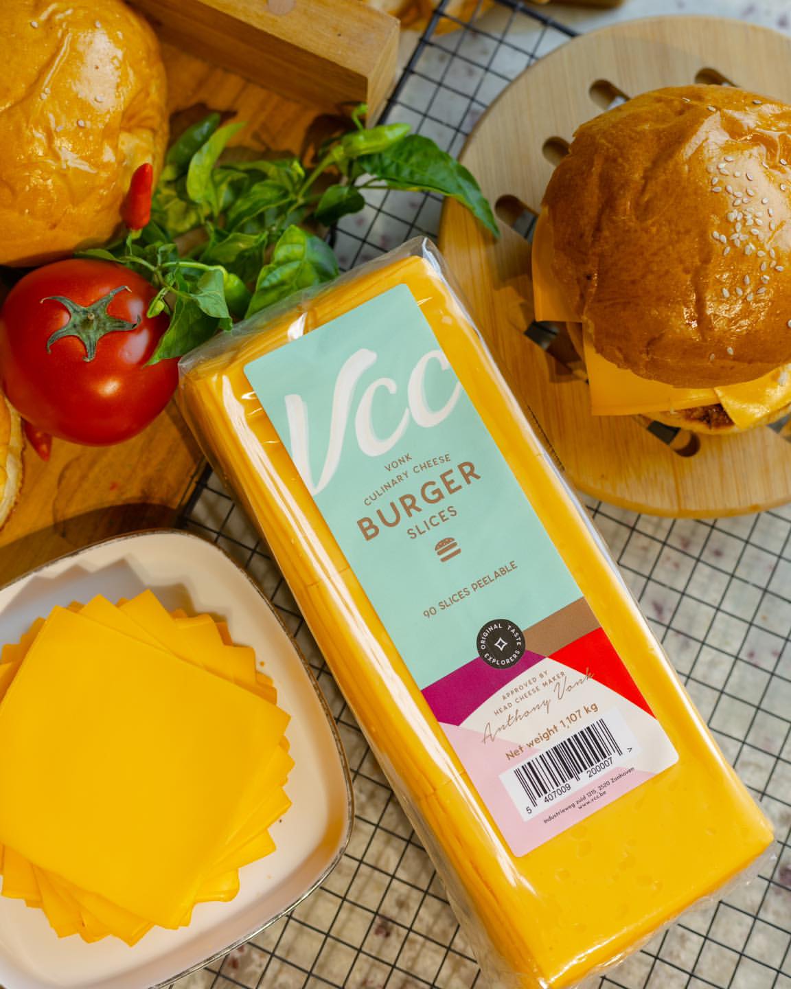 Discover VCC Burger slices, available in 90-slice packs (1.107 kg). Perfect for burgers, and eve VCC Burger Slices Cheese 90pcs 1.107kg - Image 1